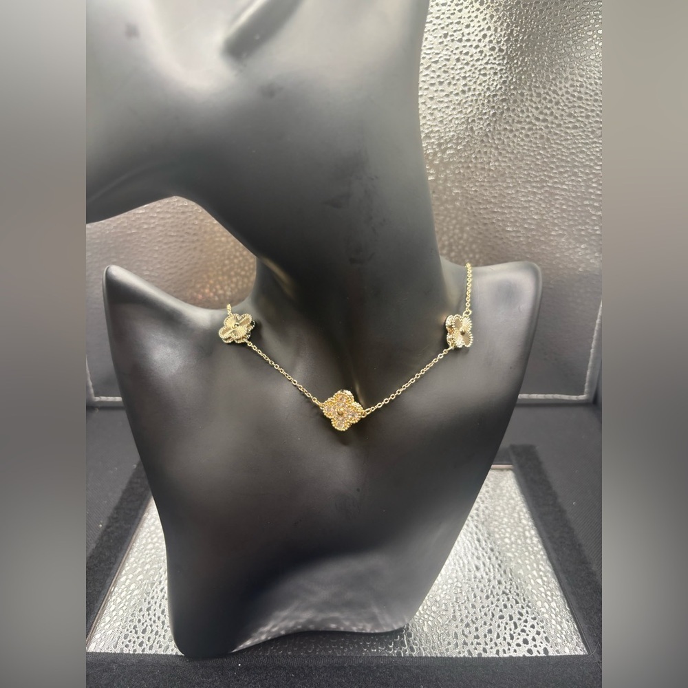 Elegant Gold Necklace with Floral Accents